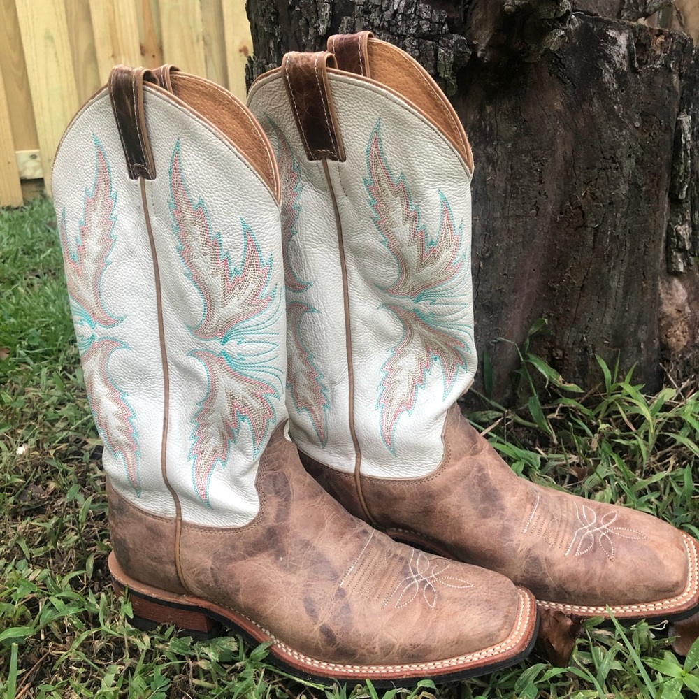 Justin Cowboys Boots. Squared toe, white tops